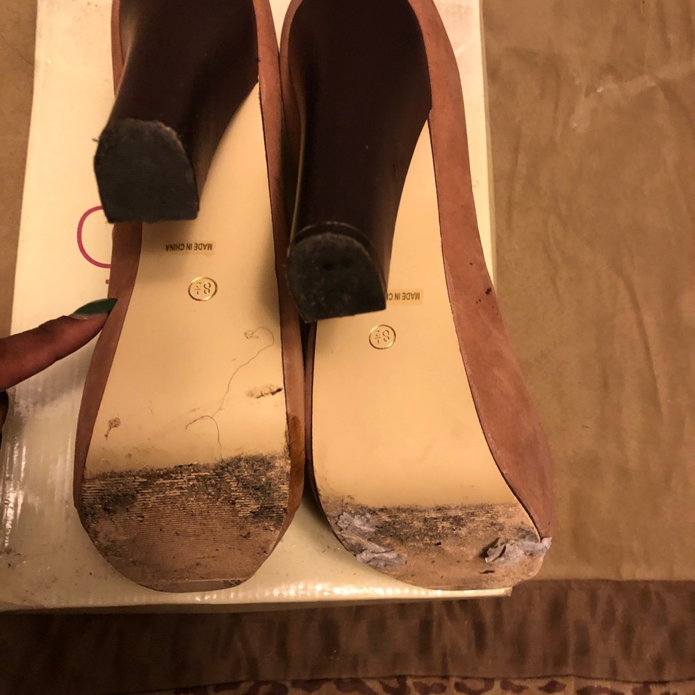 Heels - Picture 4 of 4